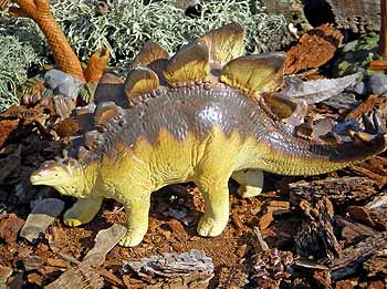 Stegosaurus stenops by Safari, 1988